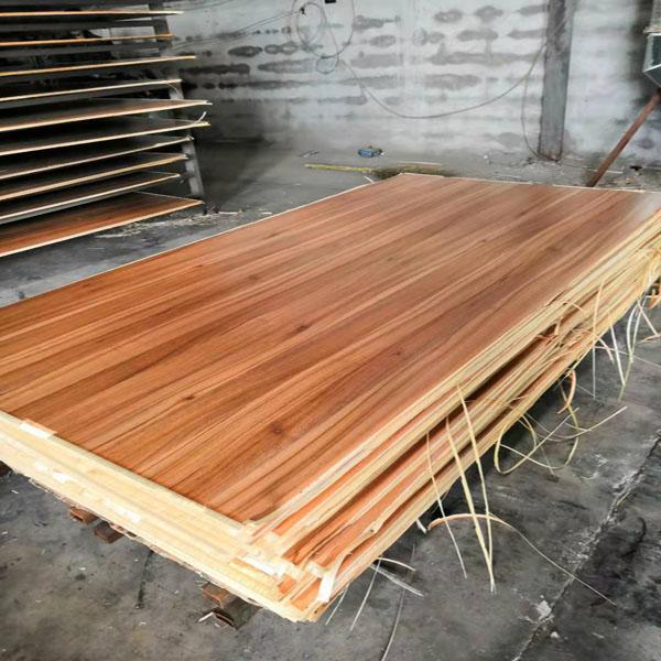 Τυποποιημένη επενδυμένη μέγεθος MDF ξύλινη ξυλεπένδυση επιτροπών/MDF δαπέδων κατασκευής