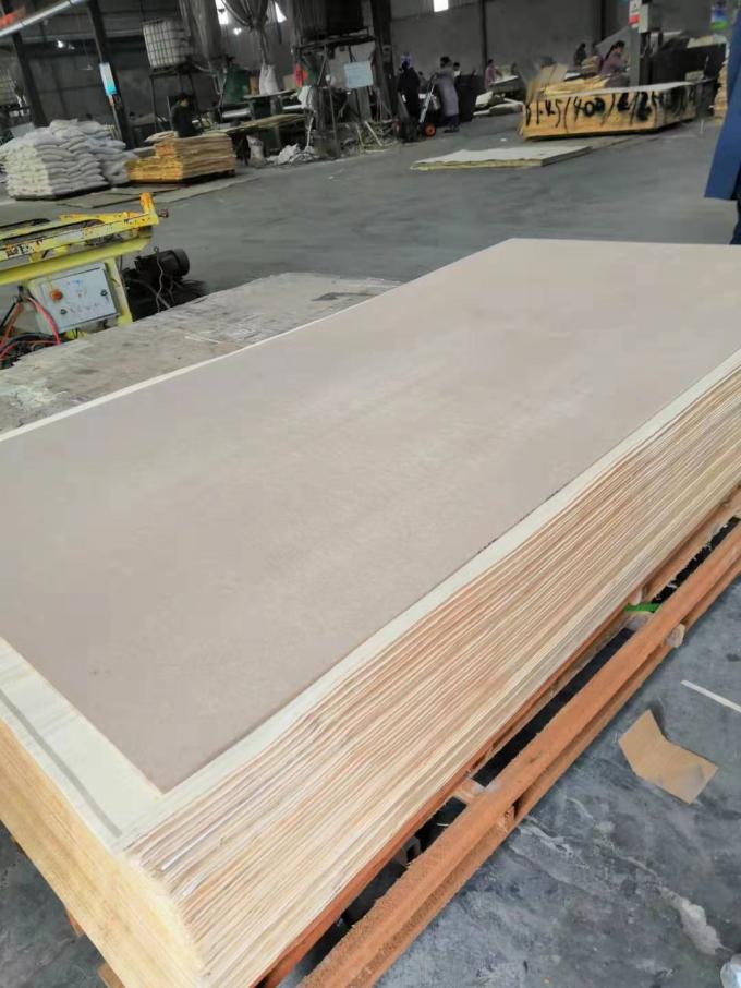 Τυποποιημένη επενδυμένη μέγεθος MDF ξύλινη ξυλεπένδυση επιτροπών/MDF δαπέδων κατασκευής