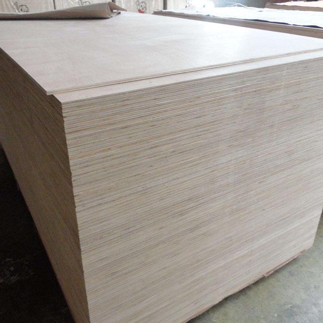 ξύλινος καπλαμάδων 4mm Okoume εμπορικού βαθμού κοντραπλακέ E1 πυρήνας λευκών κόλλας πλήρης